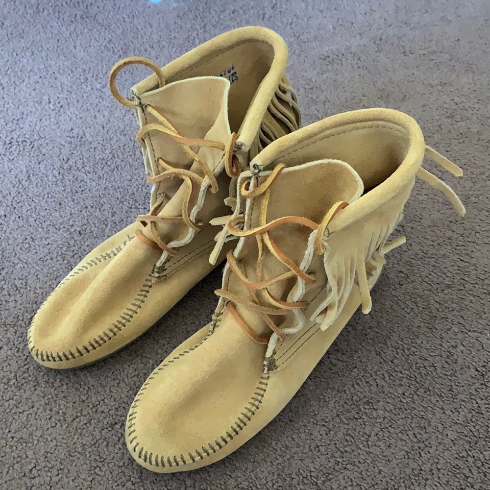 Minnetonka size 7